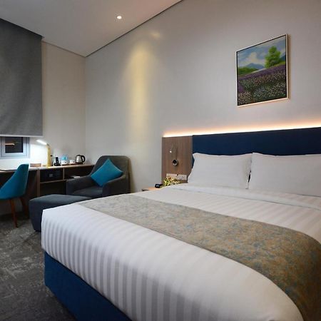 Blue Lotus Hotel Davao Экстерьер фото