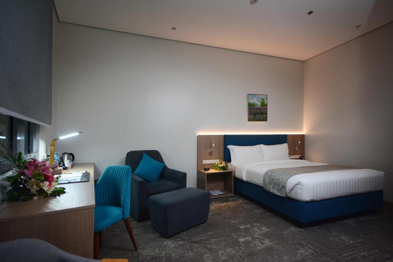 Blue Lotus Hotel Davao Экстерьер фото